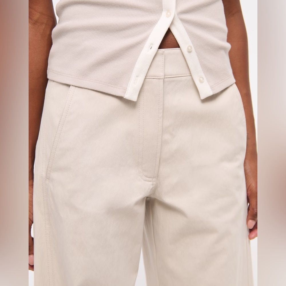 🆕 Abercrombie & Fitch | Mid Rise Barrel Pant | Ash Light Tan Trousers - Picture 3 of 7
